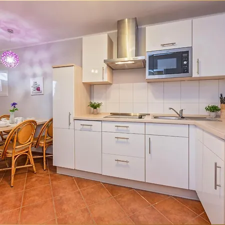 Apartamento Tema 10 *