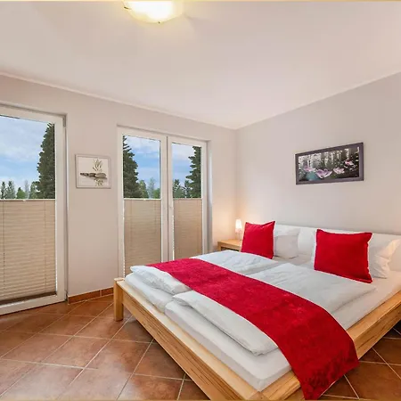 Tema 10 Apartamento *